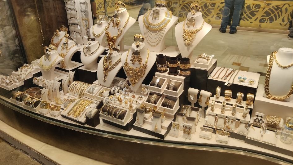 التسوق في سوق الذهب دبي