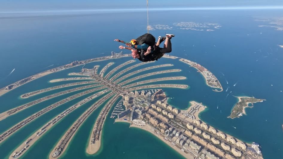 شروط القيام بتجربة القفز المظلي في سكاي دايف دبي